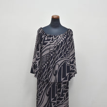 画像をギャラリービューアに読み込む, ロングフリルタイトワンピース 【ブラウンタパ】